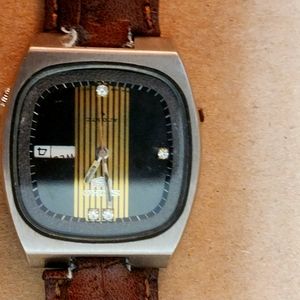 Black and gold Seiko 5 Automatic Men’s Watch slight wear on band